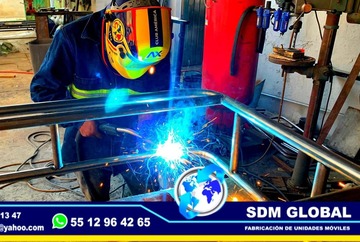 Fabricantes de Compactodores de Basura carga trasera carga lateral para basura organica e inorganica. SDM Global Mexico somos una empresa líder en la fabricacion de camiones compactadores y recolectores de basura de carga lateral y trasera asi como de unidades moviles especiales, semi remolques con personal altamente capasitado para su fabricacion y ventaLos Recolectores de basura o residuos son máquinas que tienen como principal objetivo el de comprimir los deshechos, transformándolos en un conjunto mucho más pequeño y permitiendo así que su manipulación sea mucho más sencilla y eficiente por parte de quienes transportan la basura periódicamente. contamos con camionones compactadores y recolectores de basura.Somos una Empresa Mexicana líder en el Mercado con años de experiencia, especialistas como fabricantes de camiones recolectores de basura carga trasera y lateral, Unidade Moviles, Cajas secas, carrocerias, remolques, pipas de agua, auto tanques, alargado y acorazado de chasis, equipamiento de patrullas, ambulancias de traslado, gruas de plataformas y arrastre, rampas hidraulicas de carga y descarga, redilas estaquitas, somos fabricantes.Somos fabribricantes directos, distribuidores en todo Mexico, comunicate y te atenderemos personalmente.